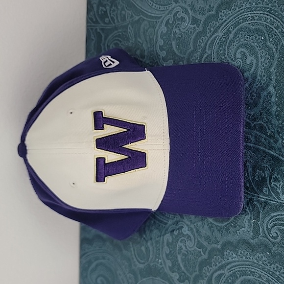 UW New Era Purple & White Baseball Cap 22 Inch Medium-Large - Picture 2 of 12